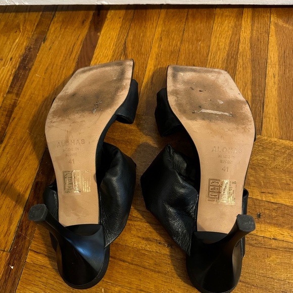 Alohas Heels - Picture 2 of 3